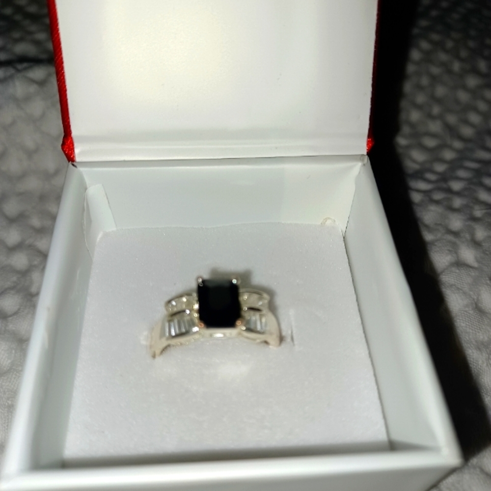 Vintage black onyx, diamond queen, and sliver cocktail ring